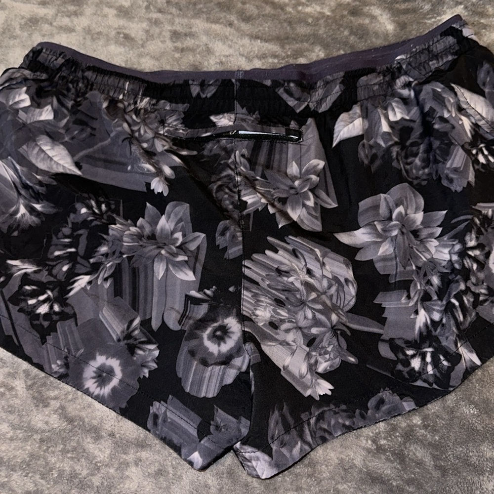 Nike Running Shorts - Picture 3 of 4